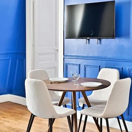 Daire Paisible Centre De - Bleu *